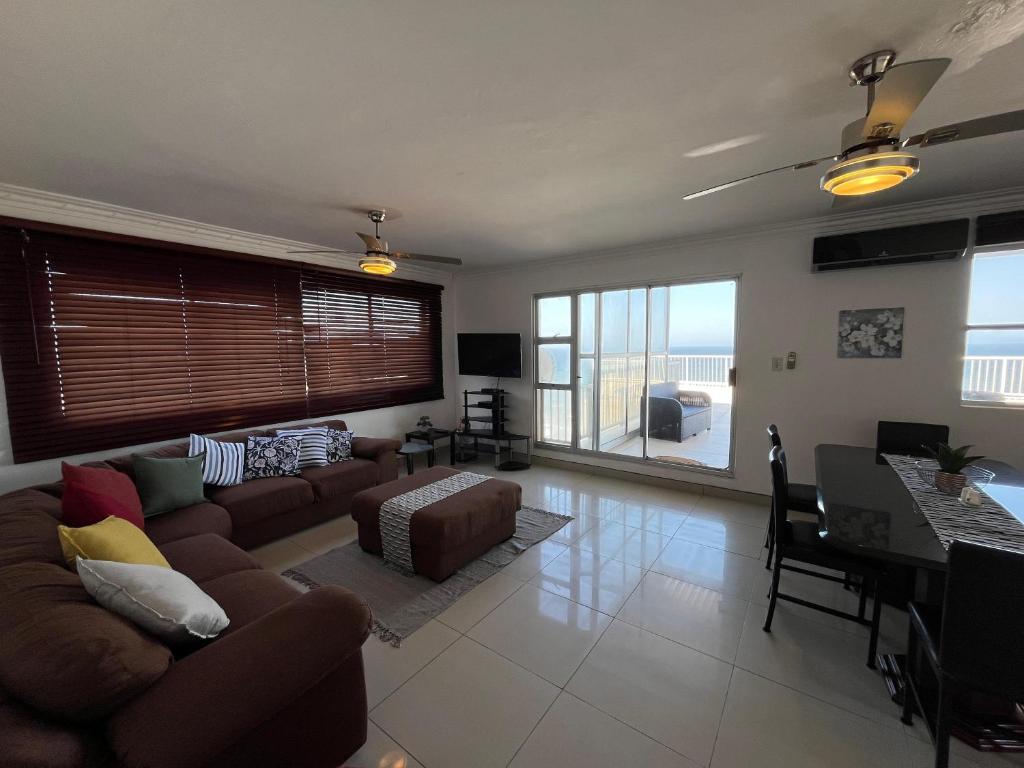 Thee Umdloti Beach Unit